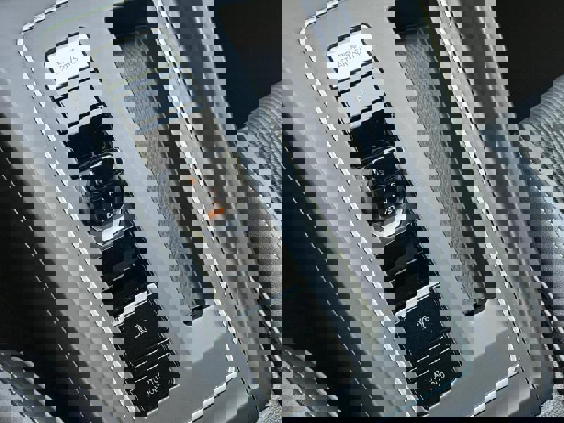 Image Volkswagen 潇晬嘠䥉⁉敂汲湩⁥䌨ㅄ⠩㈱㈮㄰ 1.5 eTSI 150 R-Line DSG7 Full leds GPS Carplay Radar AV/AR Sièges chauffants ACC Clim auto Gtie 1 an